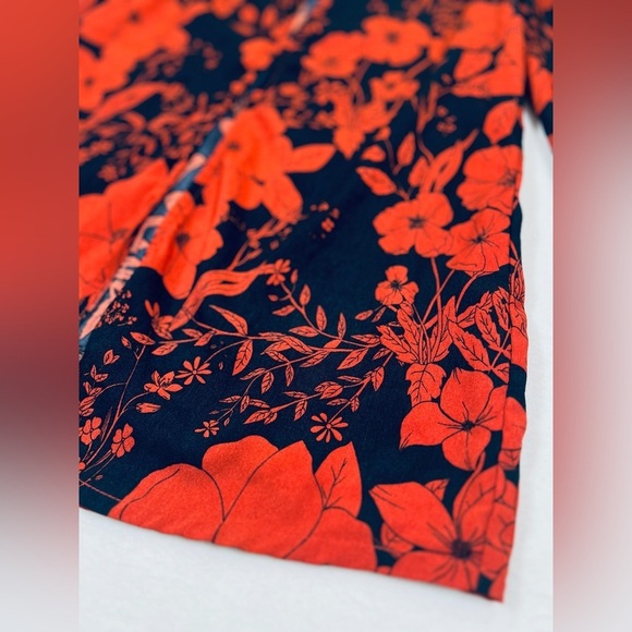 PRETTYLITTLETHING Long Sleeve Deep V Neck Red Floral Oversized Top Size 2 Fall - Picture 6 of 16